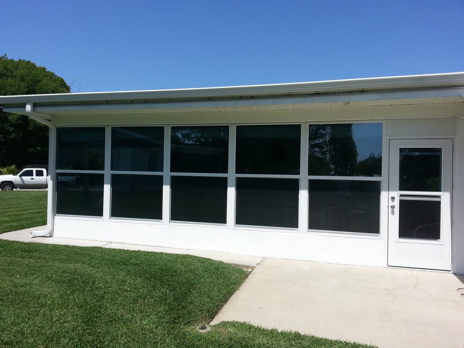 Custom aluminum Florida room and sunroom addition on a Pasco County home